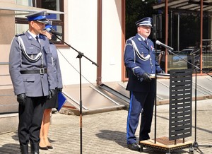 Komendant Powiatowy Policji w Łęcznej podczas przemówienia