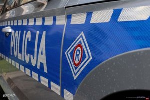 napis Policja na radiowozie