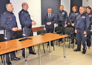 policjanci oraz Burmistrz Łęcznej