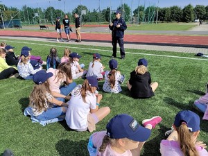 policjantka z dziećmi