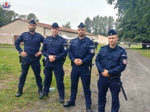 czterej policjanci uczestnicy turnieju