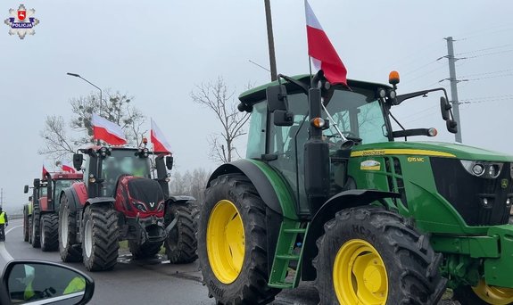 traktory biorące udział w proteście