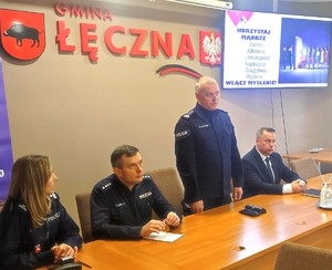 policjanci podczas debaty