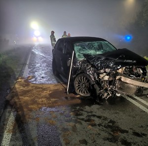 uszkodzony pojazd po wypadku drogowym