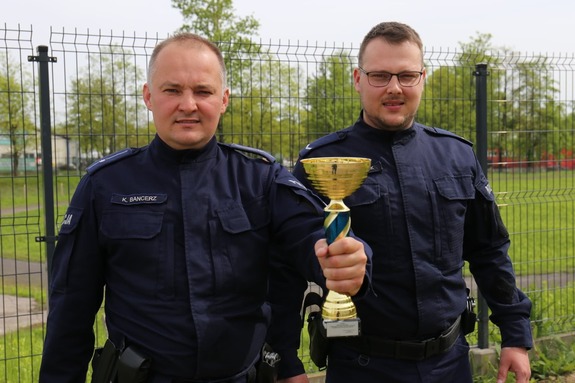 zwycięzcy z pucharem