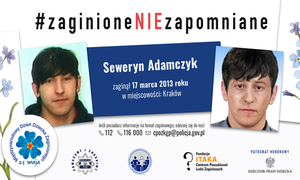 Grafika z wizerunkiem chłopaka w wieku nastoletnim oraz jego wizerunek po wykonaniu progresji wieku.
