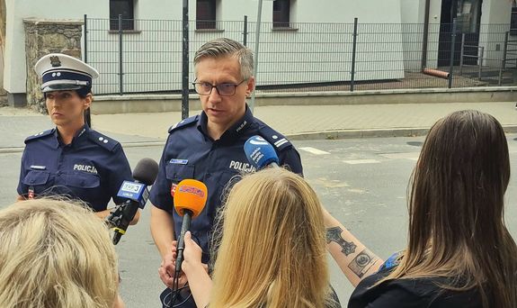 briefing prasowy z udziałem rzecznika prasowego Policji oraz policjantki drogówki