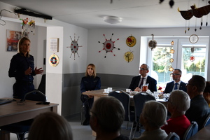 policjanci i uczestnicy debaty