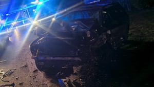 uszkodzony pojazd po wypadku