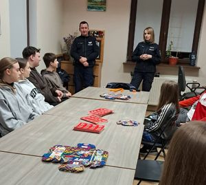 policjanci podczas spotkania z wolontariuszami WOŚP