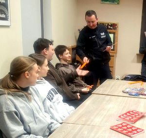 policjanci podczas spotkania z wolontariuszami WOŚP