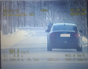 pojazd który przekroczył prędkość, z wideorejestratora