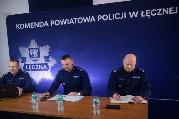 komendanci podczas odprawy