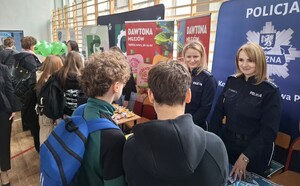policjantki podczas targów pracy