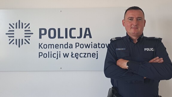 dzielnicowy Paweł Wałecki