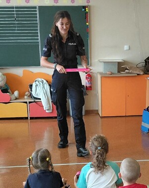 policjantka z odblaskami
