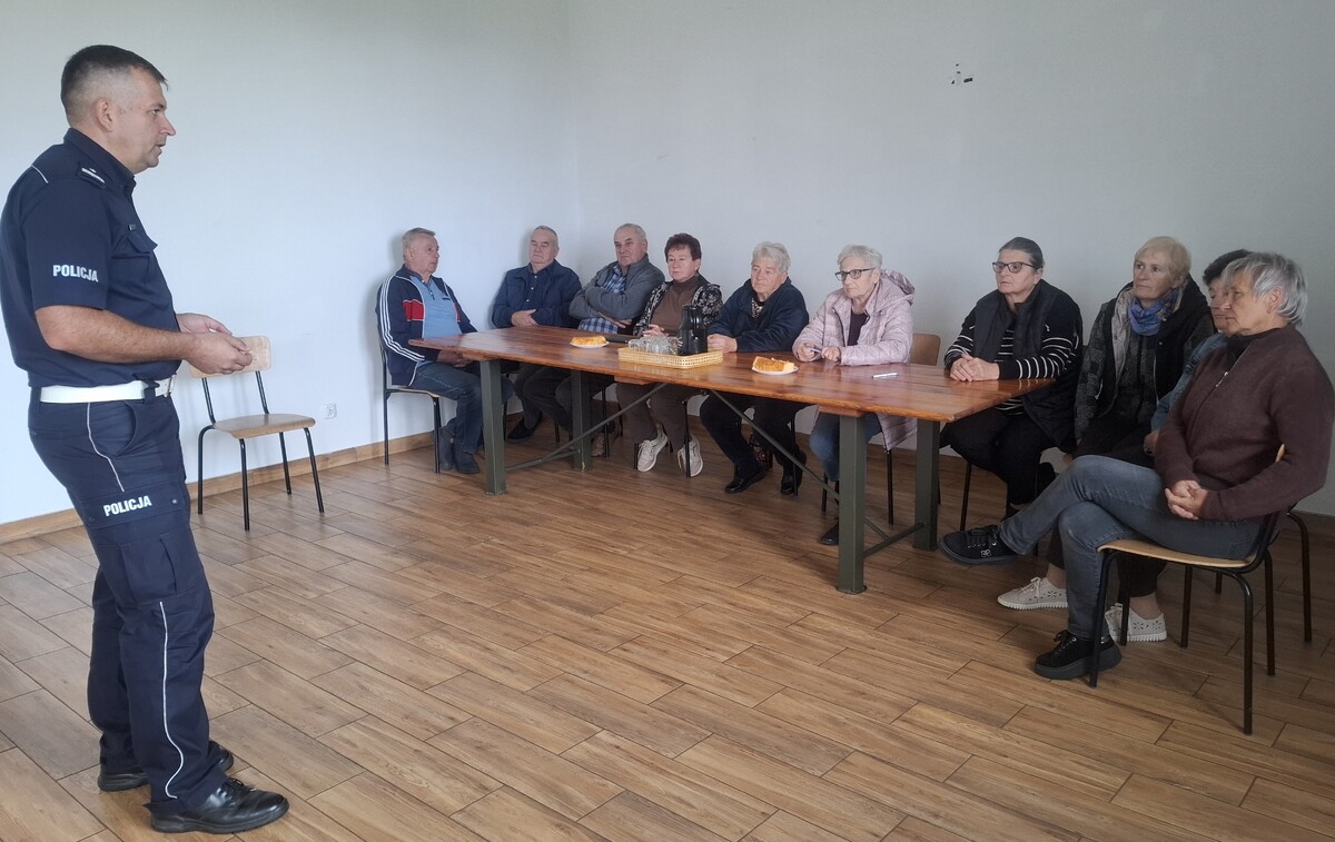 Policjanci spotkali się z seniorami podczas Europejskiego Tygodnia Mobilności